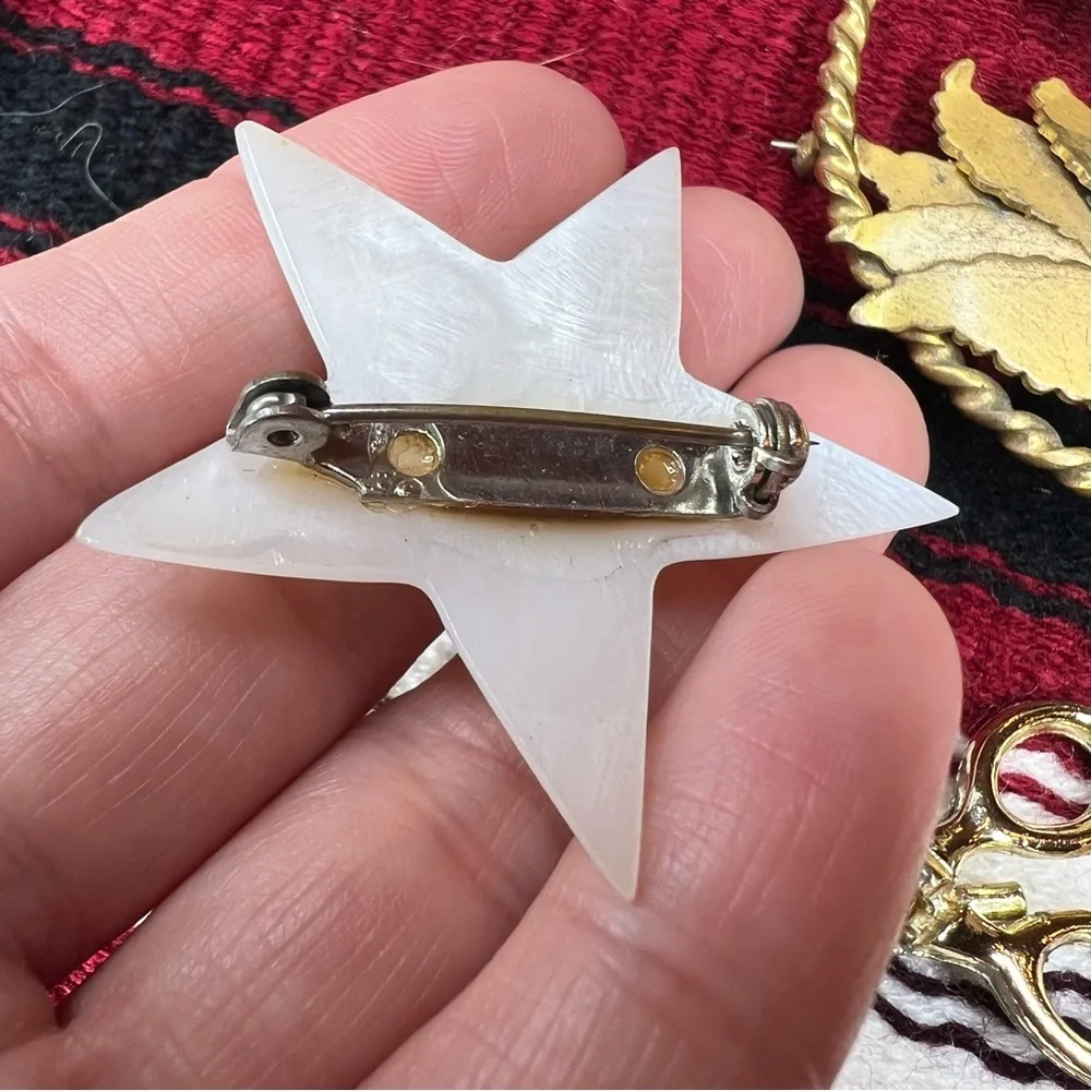 Vintage brooch lot of 5 flower scissors star Sand dollar and music note spiral - Picture 6 of 16